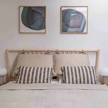 Bright Designer Mansard In City Centre Apartament Ryga