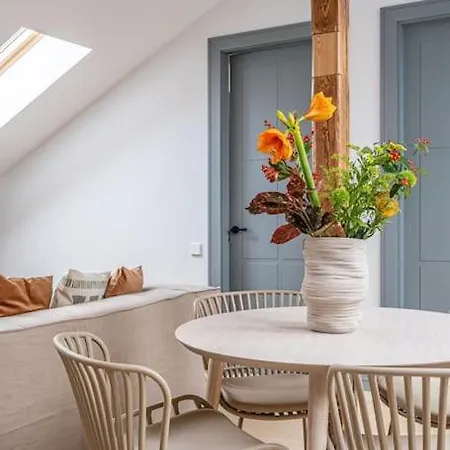 Bright Designer Mansard In City Centre Apartament *