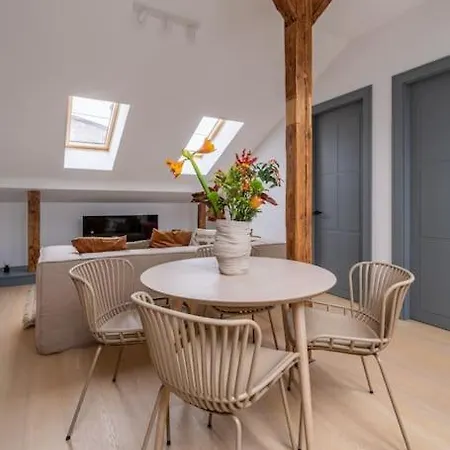Apartament Bright Designer Mansard In City Centre *