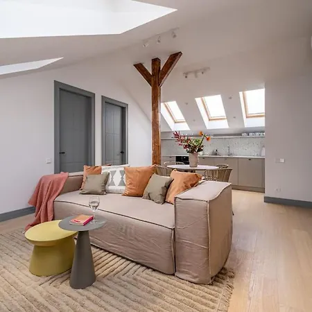Appartamento Bright Designer Mansard In City Centre Riga