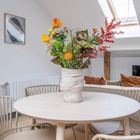 Appartamento Bright Designer Mansard In City Centre Riga