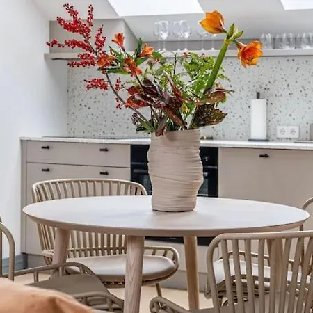 Bright Designer Mansard In City Centre Apartament