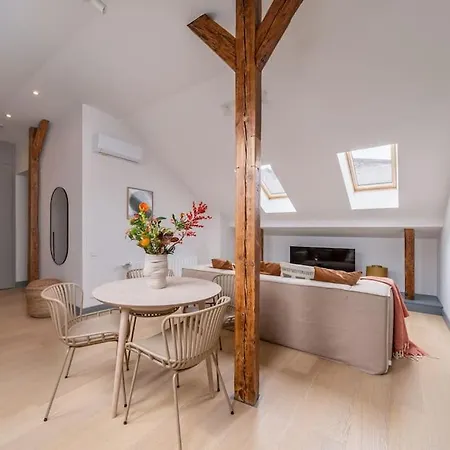 Lejlighed Bright Designer Mansard In City Centre